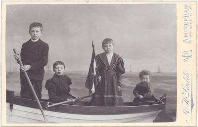 foto-22158 Groepsportret van de kinderen van Dirk Terweij Jz., 1900