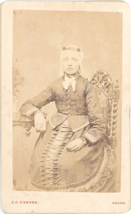 foto-24711 Portret van een jonge vrouw, 1872