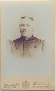 25857 Portret van Agnes de Wit omstreeks 1890, echtgenote van Jacob Zuurbier, 189-?