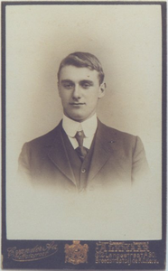 25860 Portret van Nicolaas (Nico) Zuurbier omstreeks 1900, 1900