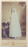 foto-25874 Jansje Kraakman tijdens haar Eerste Heilige Communie, 188-?
