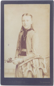 foto-25875 Portret van Maartje alias Marie Zuurbier omstreeks 1885, ca. 1885