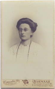 foto-25884 Portret van Grietje Zuurbier omstreeks 1900, 1900