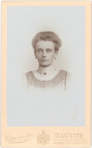 26410 Portret van Trijntje Nieuwland (jong overleden), 1900