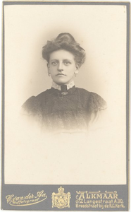 26423 Portret van Pietertje Nieuwland, echtgenote van Jan Helder, 189-?