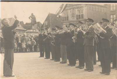 foto-13077 Optreden Harmonie Apollo op de Rode Steen in Hoorn, 5 mei 1945, 1945, 5 mei