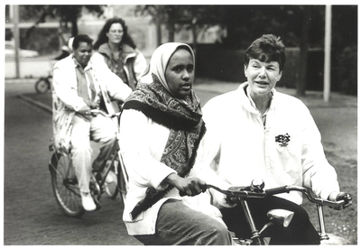 foto-15223 Fietscursus voor allochtone vrouwen in Hoorn, 1995