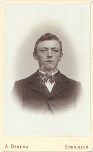 46017 Portret van een jongeman, 189-?