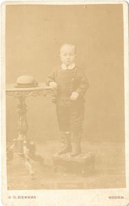 foto-10163 Portret van een ongeveer driejarig jongetje, 188-?