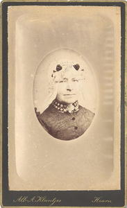 foto-10183 Portret van Maartje Laan, ca. 1882