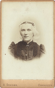 foto-10231 Portret van Neeltje Houter, 188-?