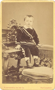 foto-10289 Portret van een ongeveer vijfjarig jongetje, 188-?
