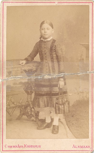 46163 Portret van een jong meisje, 189-?