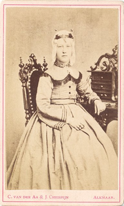 46204 Portret van een jongedame, 188-?