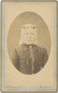 foto-19424 Portret van Maartje Jonker, ca. 1889