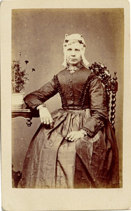 foto-6436 Portret van Elisabeth Ruurds, omstreeks 1880, 188-