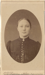 foto-7597 Portret van Antje Brander, omstreeks 1880, 188-?