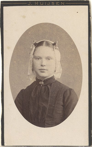 foto-7598 Portret van Maartje Broer, omstreeks 1880, ca. 1883