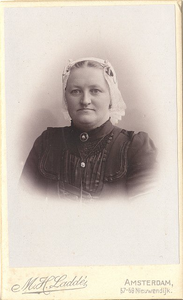 foto-8467 Portret van een vrouw, omstreeks 1910, ca. 1910