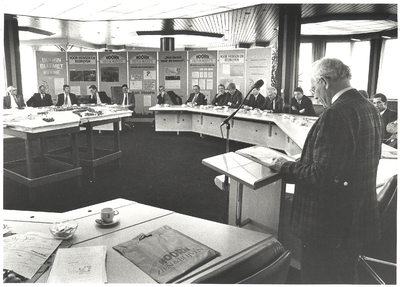 12852 Wethouder A. Sijm ontvangt ondernemers, ca. 1989