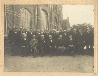 13104 Bestuur van het Ambacht van West-Friesland genaamd De Vier Noorder Koggen omstreeks 1925, ca. 1920