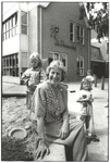 foto-15226 Juf Gré Scholten neemt afscheid van basisschool De Prinsenhof te Hoorn, 1995