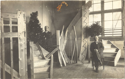 foto-15343 F. Kruithof (l.) en S.J. ten Veldhuis, leraren van de Ambachtsschool te Hoorn, 24 juni 1925, 1925