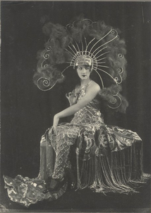 foto-11063 Revue-danseres (?), ca. 1920