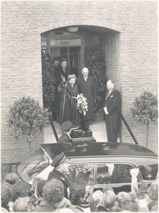 24683 Koningin Juliana brengt bezoek aan de Westfriese Flora in Bovenkarspel, 1958, 19 februari