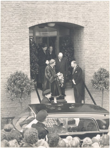 24684 Koningin Juliana brengt bezoek aan de Westfriese Flora in Bovenkarspel, 1958, 19 februari