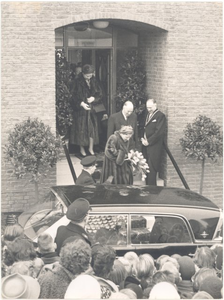 24685 Koningin Juliana brengt bezoek aan de Westfriese Flora in Bovenkarspel, 1958, 19 februari