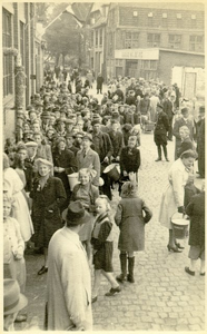 foto-3489 Hoorn na de bevrijding, 1945