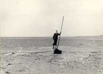 foto-3546 Zeer lage waterstand IJsselmeer 1948, 1949, 1 maart