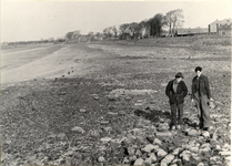 foto-3547 Zeer lage waterstand IJsselmeer 1948, 1949, 1 maart