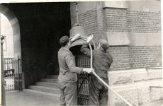 foto-3608 Hoorn tijdens de Duitse bezetting : klokkenroof, 1943