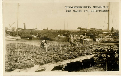 foto-5913 Zuiderzeewerken Medemblik : Het maken van zinkstukken, 1929?