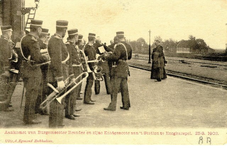 foto-5966 Aankomst van Burgemeester Brander en zijn Echtgenote aan't Station te Hoogkarspel. 25.9.1903, 1903, 29 september