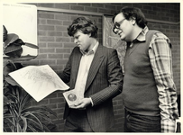foto-6712 Overhandiging facsimilé Chronyck van de Stadt van Hoorn aan wethouder Thom Groothuis, 1979, 5 maart