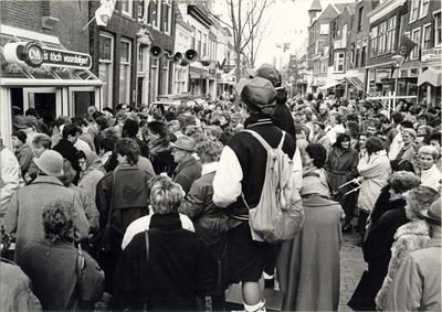 foto-6976 Hoorn : officiële opening kledingzaak C & A - Hoorn, 1988, 3 maart