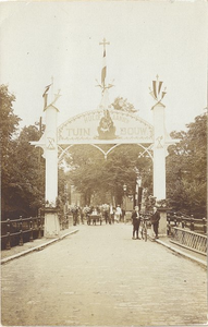 7528 Ereboog Hulde aan den Tuinbouw 1910 op de Koepoortsbrug, 1910, 14 t/m 19 september