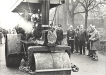 foto-8118 Commissaris der Koningin De Wit verricht officiële opening gereconstrueerde Dorpsweg Twisk, 1976, 17 november