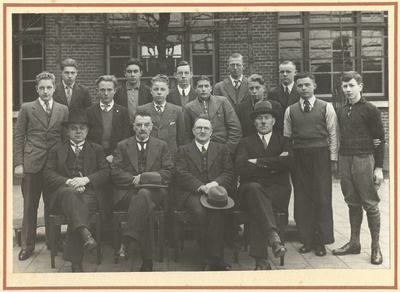 foto-15360 Leraren en leerlingen van de Ambachtsschool te Hoorn, ca. 1930