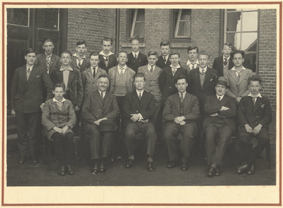 foto-15366 Leraren en leerlingen van de Ambachtsschool te Hoorn, ca. 1930