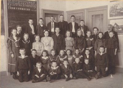 foto-16026 Openbare lagere school te Oostwoud, ca. 1910
