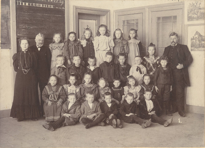 foto-16027 Openbare lagere school te Oostwoud, ca. 1910