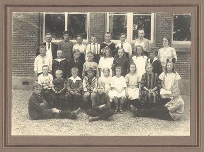 foto-16046 Openbare lagere school te Oostwoud, ca. 1920