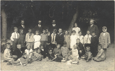 foto-16050 Openbare lagere school te Oostwoud, ca. 1920