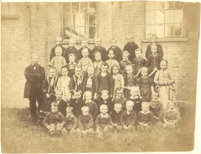 foto-18115 Openbare lagere school Wijdenes, 1903