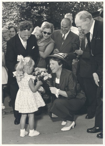 24274 Installatie L.P.H. Schepers als nieuwe burgemeester van Grootebroek, 1958