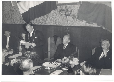 foto-24281 Installatie L.P.H. Schepers als nieuwe burgemeester van Grootebroek, 1958